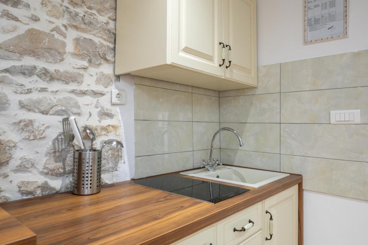 Awesome Stone House Hotell Split Exteriör bild