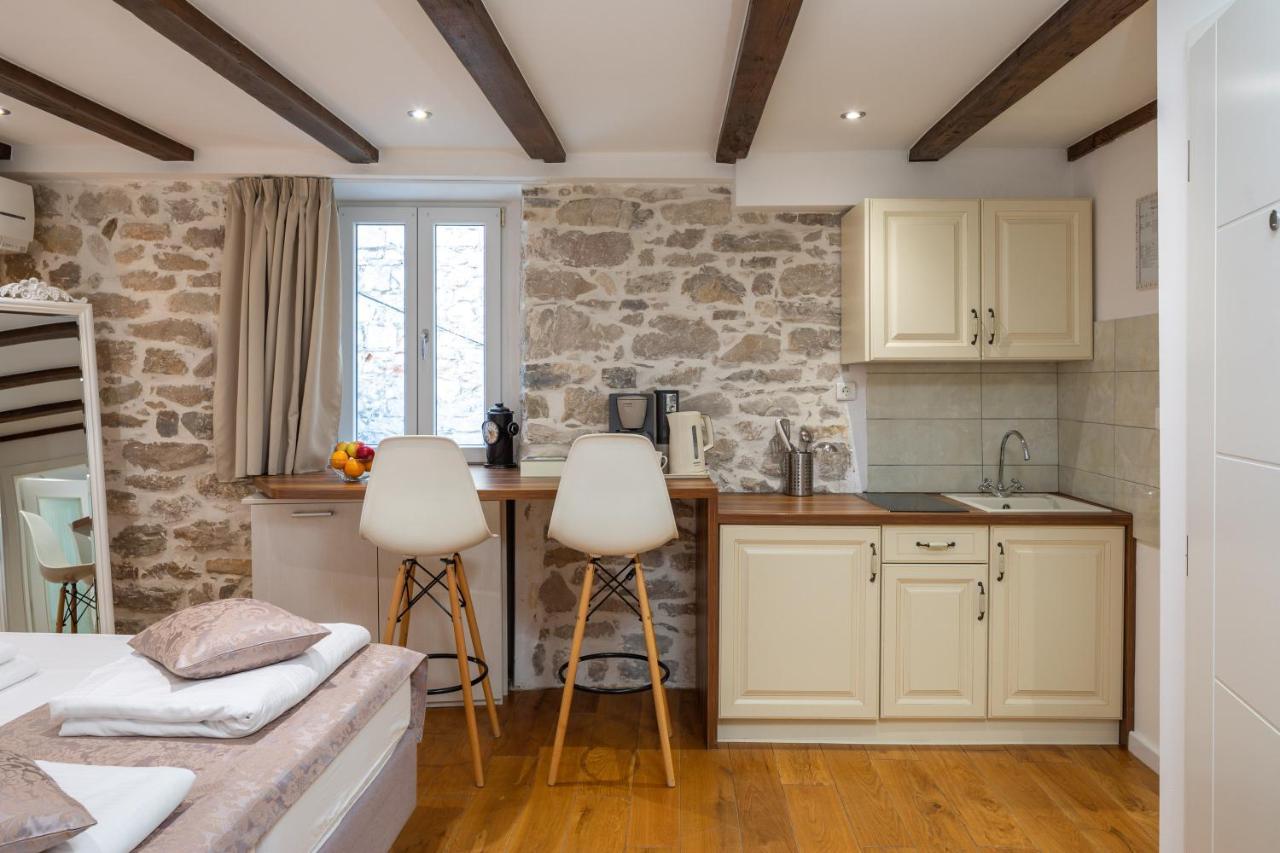Awesome Stone House Hotell Split Exteriör bild